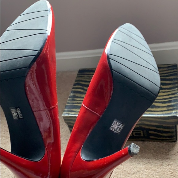 Red Moda Pumps/heels 👠🔥 - Picture 3 of 3